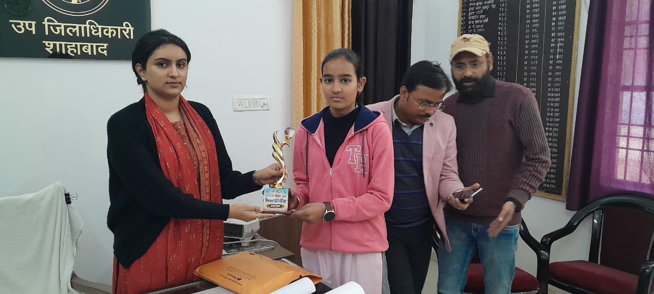 मतदाता दिवस पर आयोजित चित्रकला प्रतियोगिता के परिणामघोषित,एसडीएम ने विजेताओं को सम्मानित किया