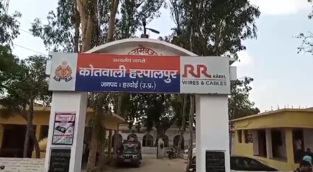 छह बच्चों की मां भिखारी के साथ फरार, पति ने दर्ज कराई रिपोर्ट,पुलिस तलाश में जुटी