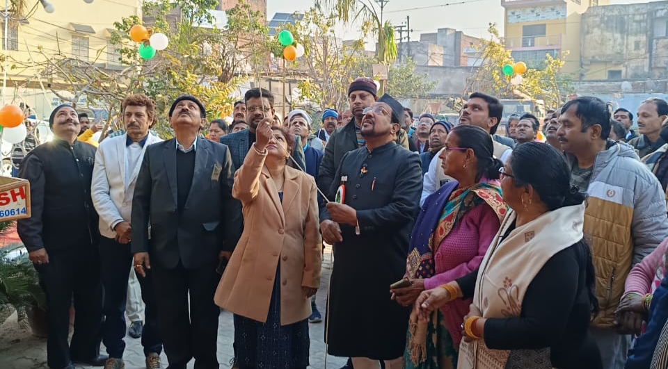 नगर पालिका परिषद सण्डीला में अध्यक्ष ने फहराया तिरंगा
