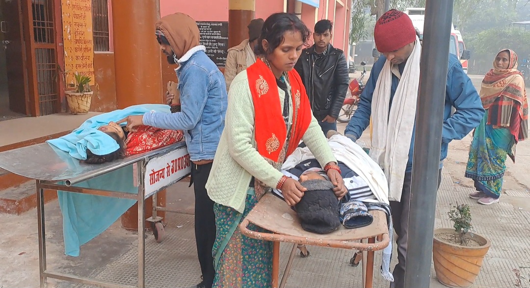 कोतवाली और एलआईसी ऑफिस के बीच में तेज रफ्तार ट्रक ने तीन को रौंदा, दो की मौत