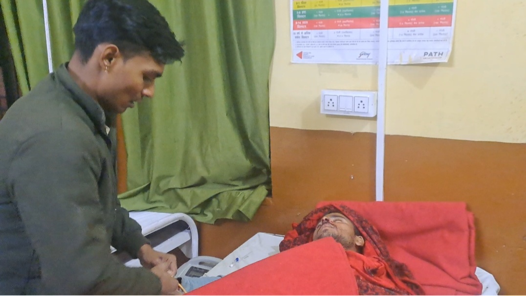दबंगों ने युवक को पीट कर किया लहूलुहान, घायल को अस्पताल में भर्ती कराया गया