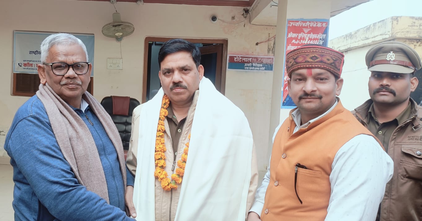 विदाई समारोह आयोजित कर निरीक्षक को दी गयी विदाई