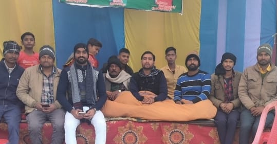 भाकियू दशहरी गुट छठवें दिन मांगो को लेकर ठंड में धरने पर डटा रहा