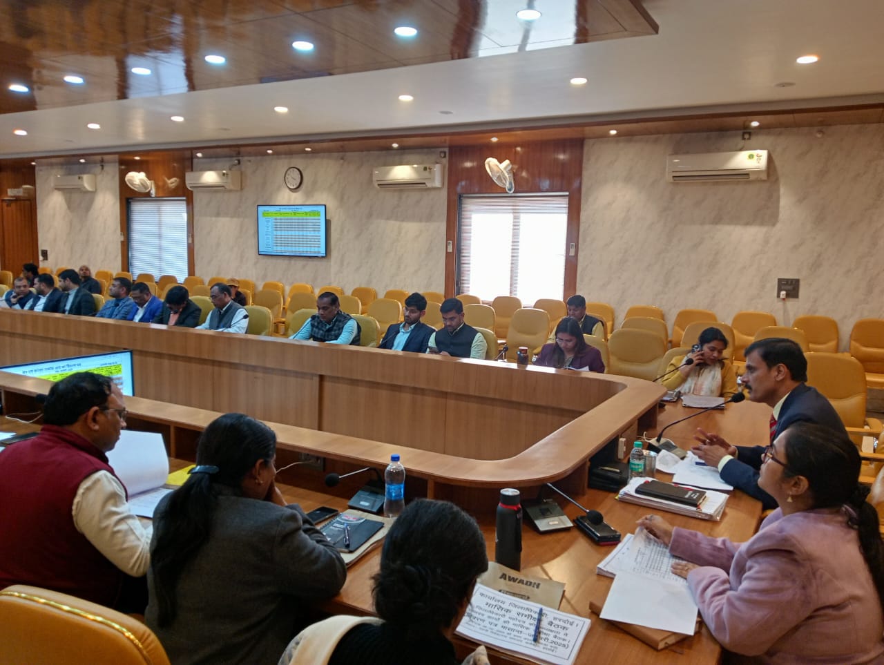 डीएम ने कानून गो को निलंबित कर एफआईआर दर्ज कराने के निर्देश दिए