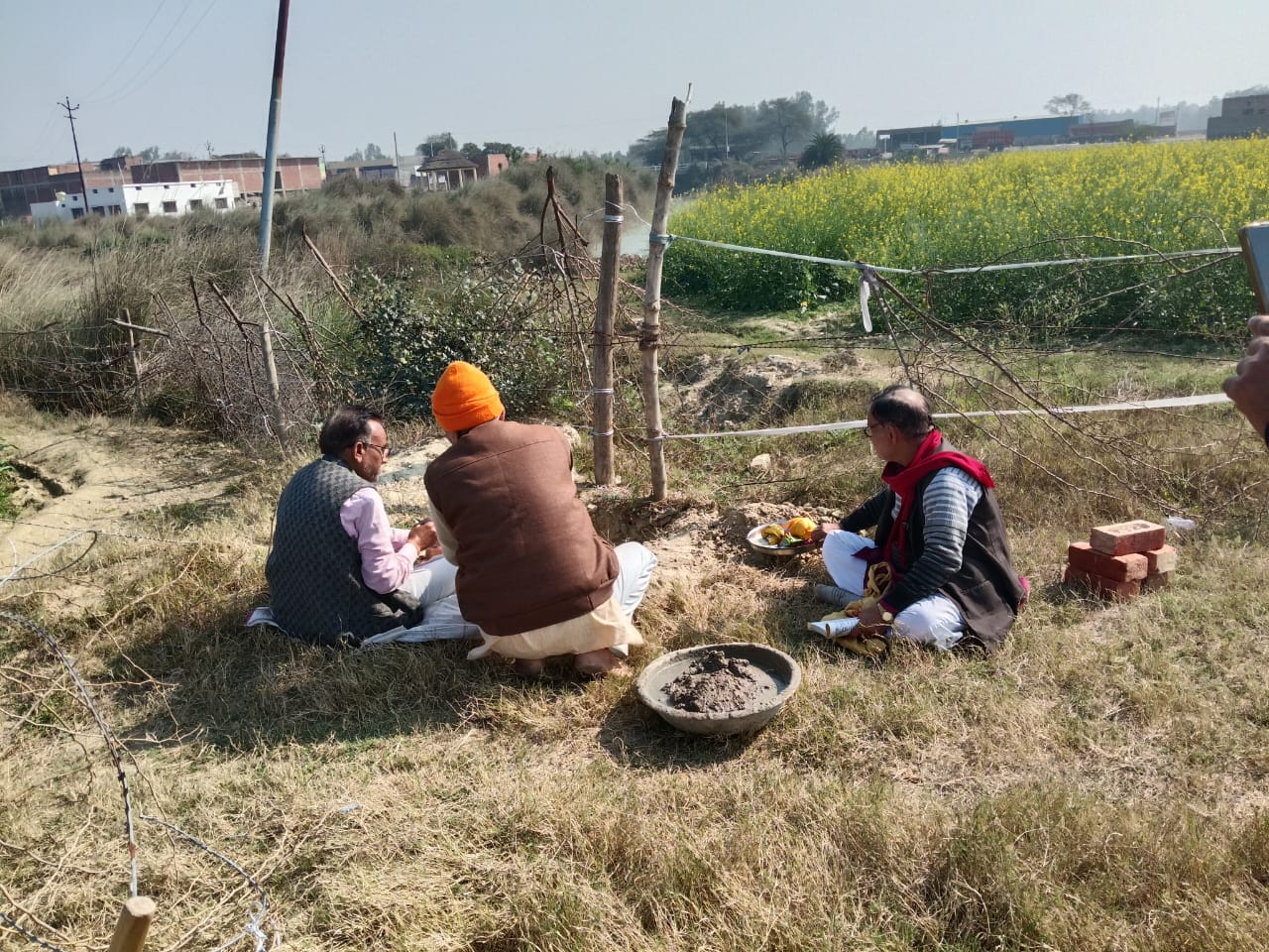 मयूर कॉलोनी में गायत्री मंदिर निर्माण के लिए भूमि पूजन