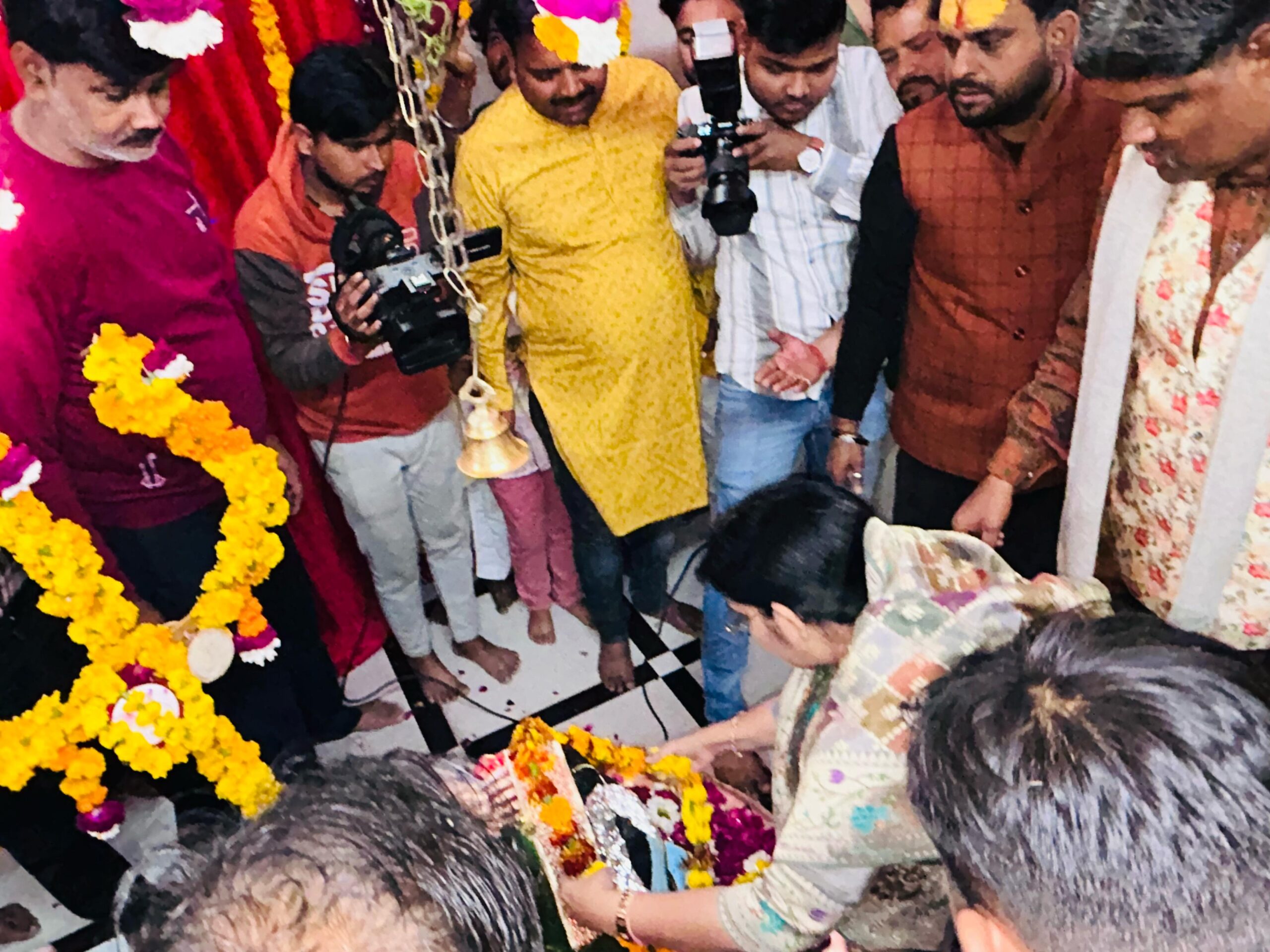 नर्मदा स्थल स्थित टेढ़ेश्वर नाथ पहुंची उच्च शिक्षा मंत्री, महा आरती में भाग लिया