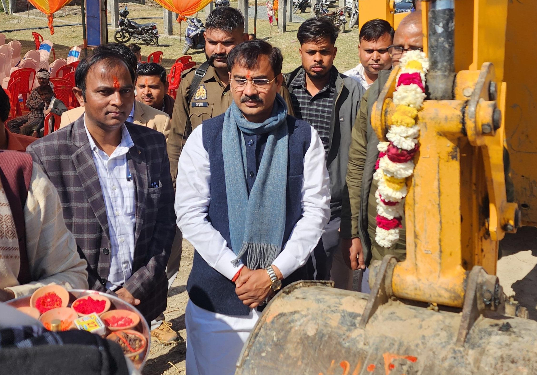 सड़क के चौड़ीकरण का विधायक आशू ने किया भूमि पूजन