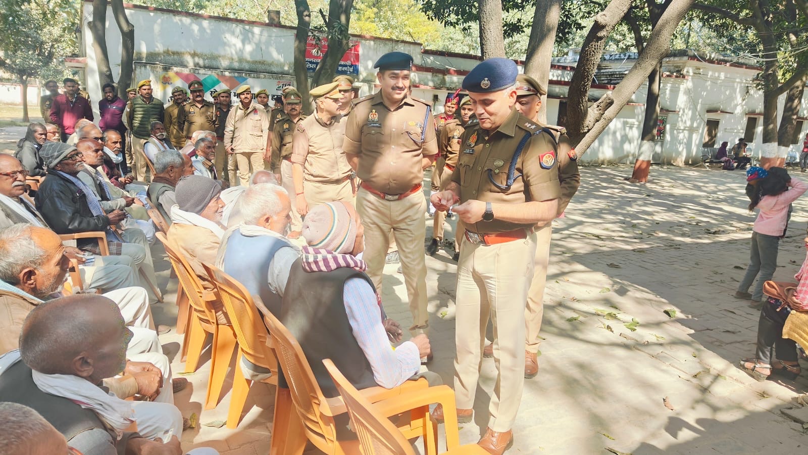 पुलिस अधीक्षक ने 123 हिस्ट्रीशीटरों की बंद की हिस्ट्रीशीट, पुलिस अधीक्षक की इस पहल का जनपद के लोगो ने किया स्वागत