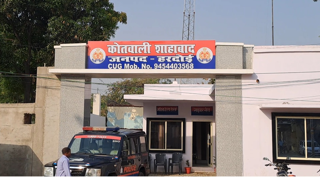 बीच बचाव करने आये पिता पुत्र को दबंगों ने लाठियों से हमला कर लहूलुहान किया