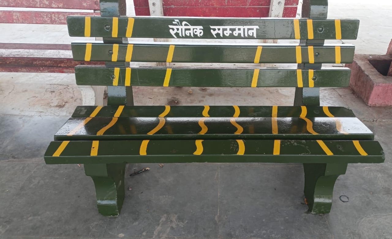 सैनिकों के सम्मान में हरदोई में बेंचों को किया गया आरक्षित, पहलगाम हमले के बाद रेलवे ने लिया फैसला