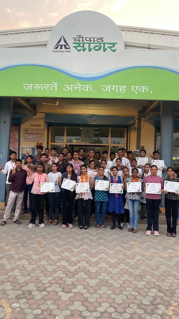 आईटीसी चौपाल सागर ने मेधावी छात्र छात्राओं को किया सम्मानित, कहा छात्र छात्राओं ने बढ़ाया जनपद का मान