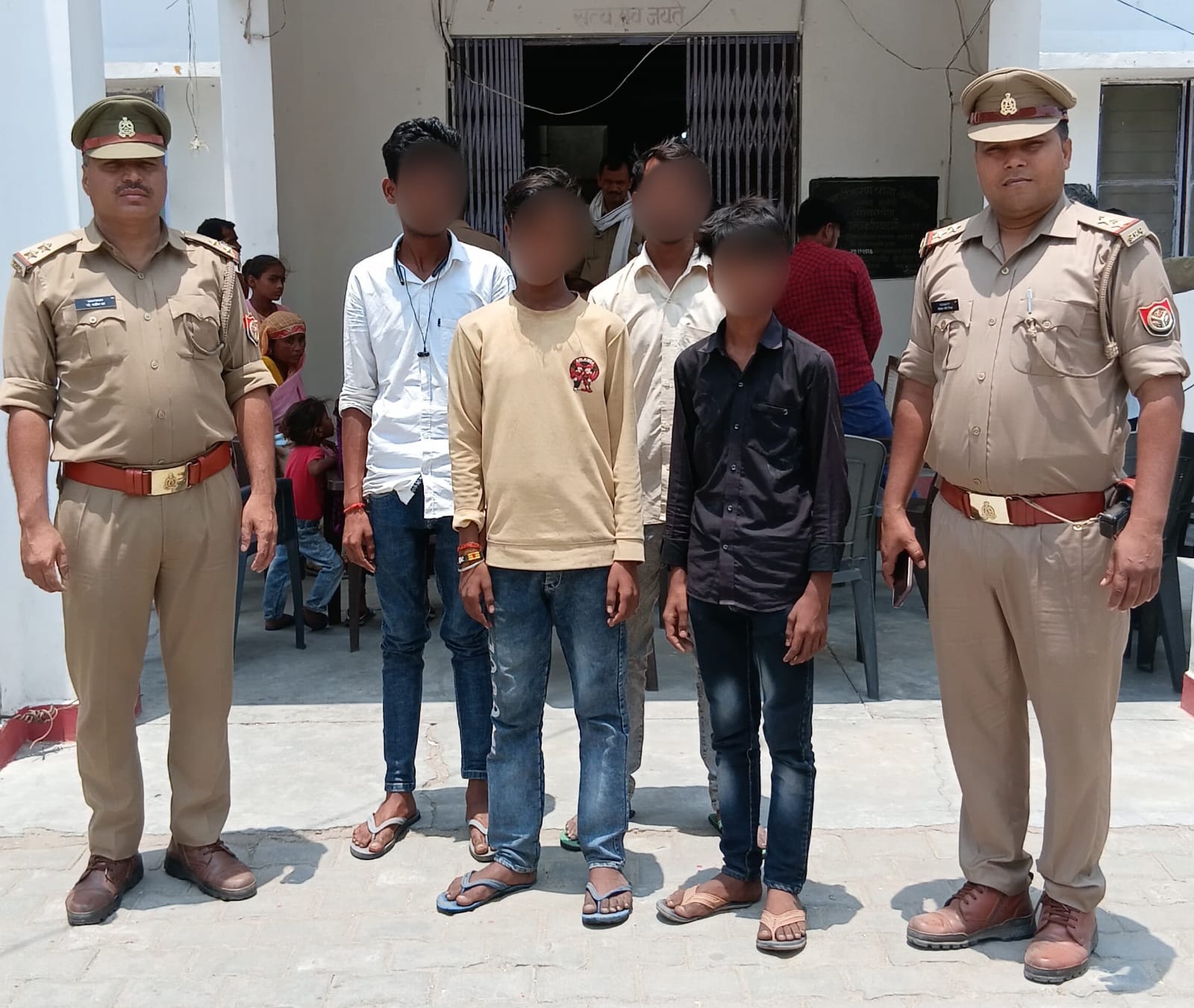 बेनीगंज पुलिस ने दो गुमशुदा बच्चों को सकुशल बरामद कर परिजनों को सौंपा