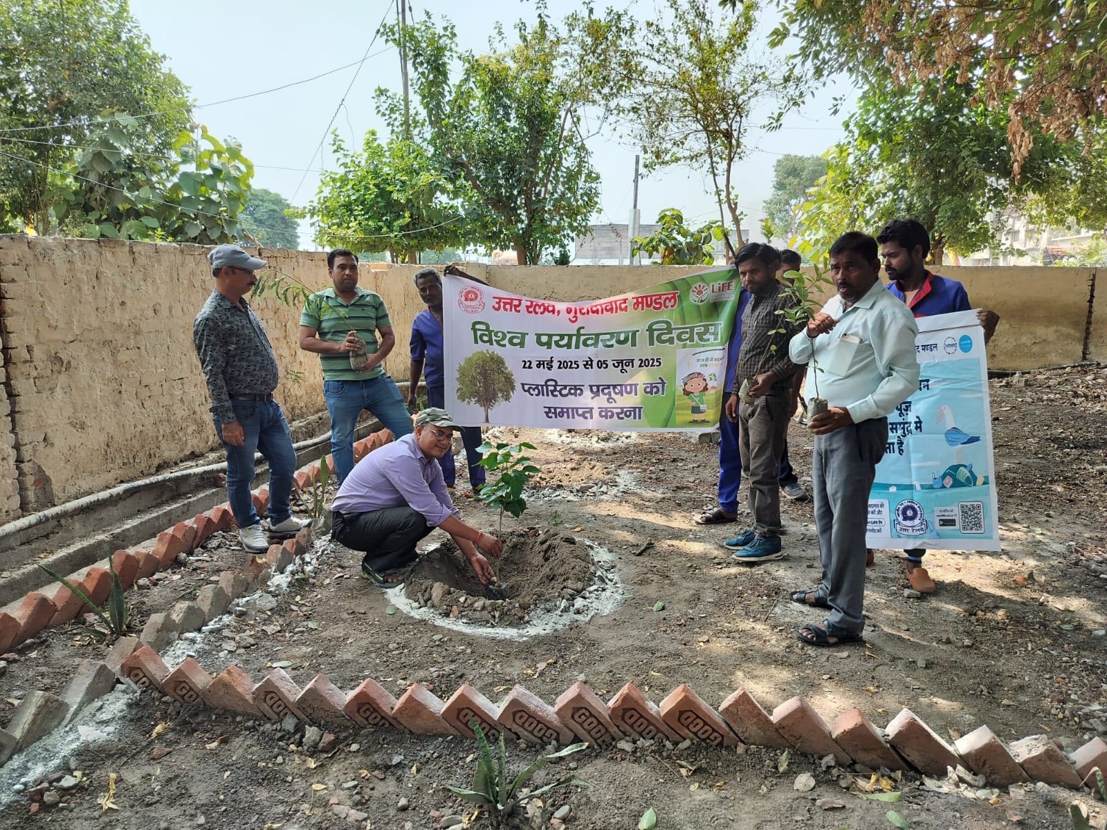 विश्व पर्यावरण दिवस पर हरदोई स्टेशन पर हुआ पौधारोपण कार्यक्रम, औषधि युक्त पौधों को किया गया रोपित
