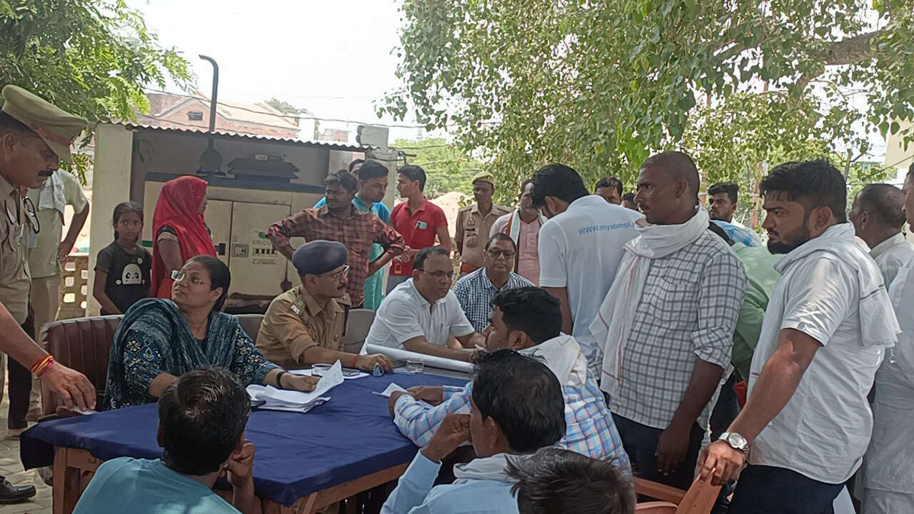 पाली थाने पर समाधान दिवस में एसडीएम और सीओ ने सुनी जन शिकायतें, फरियादियों की उमड़ी भीड़, कहा- हर हाल में करें पीड़ित की मदद