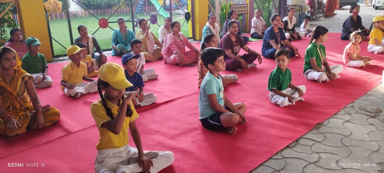 सेंट जेवियर्स हाई स्कूल में मनाया गया अंतरराष्ट्रीय योग दिवस, छात्र छात्राओं ने जाना योग का महत्व