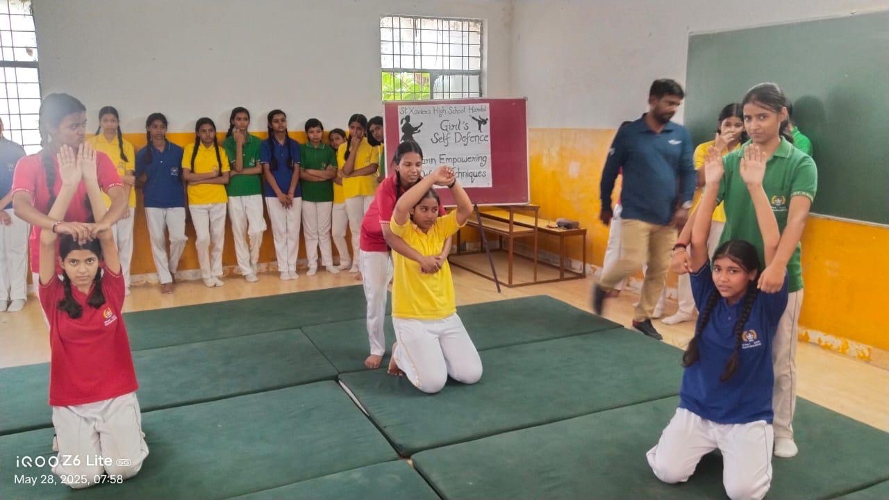 सेंट जेवियर्स हाई स्कूल ने आत्मरक्षा कार्यशाला के माध्यम से छात्राओं को बनाया सशक्त, भयावह स्थितियों से निपटने के सिखाए उपाय