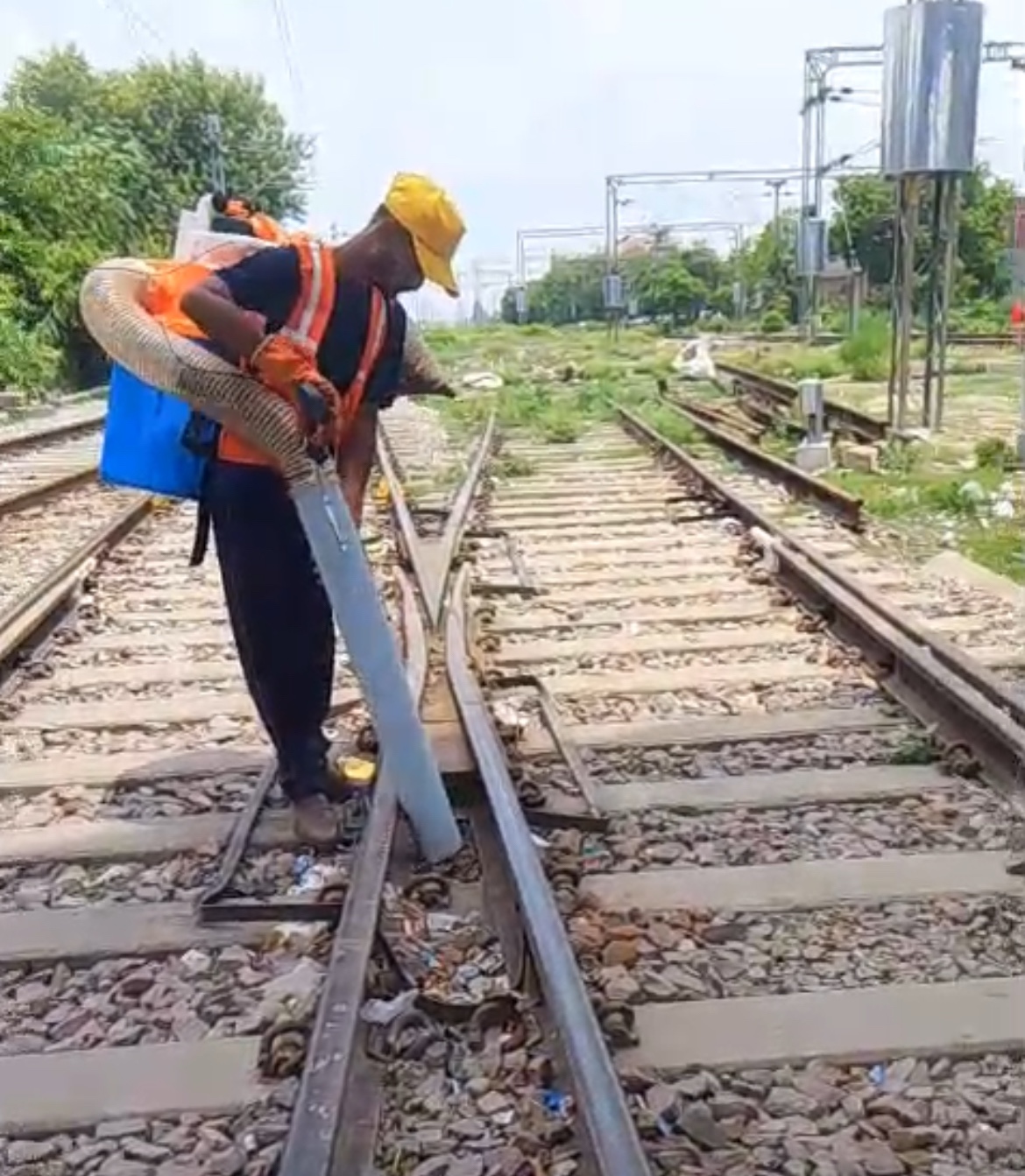 रेलवे स्टेशन के यार्ड की सफाई करेगी आधुनिक मशीन, पायलट प्रोजेक्ट में हरदोई भी शामिल